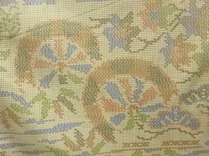 アンティーク　源氏車に草花模様織り出し本場大島紬着物